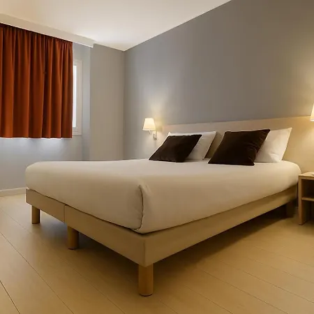 De L'etoile Hotel 3*